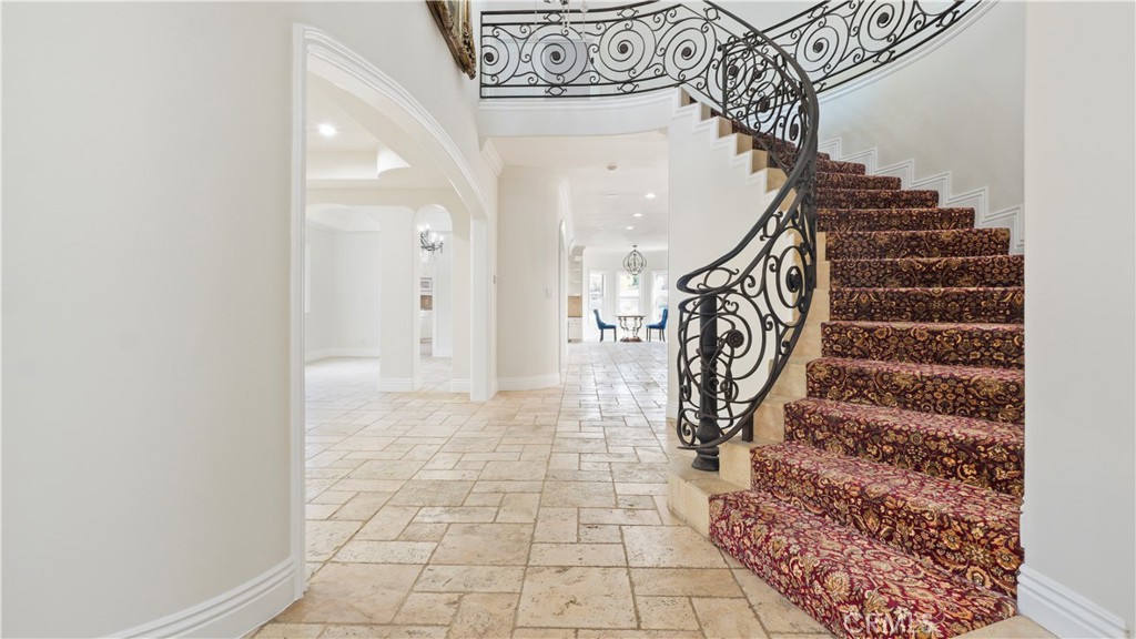 5128 Avenida Hacienda