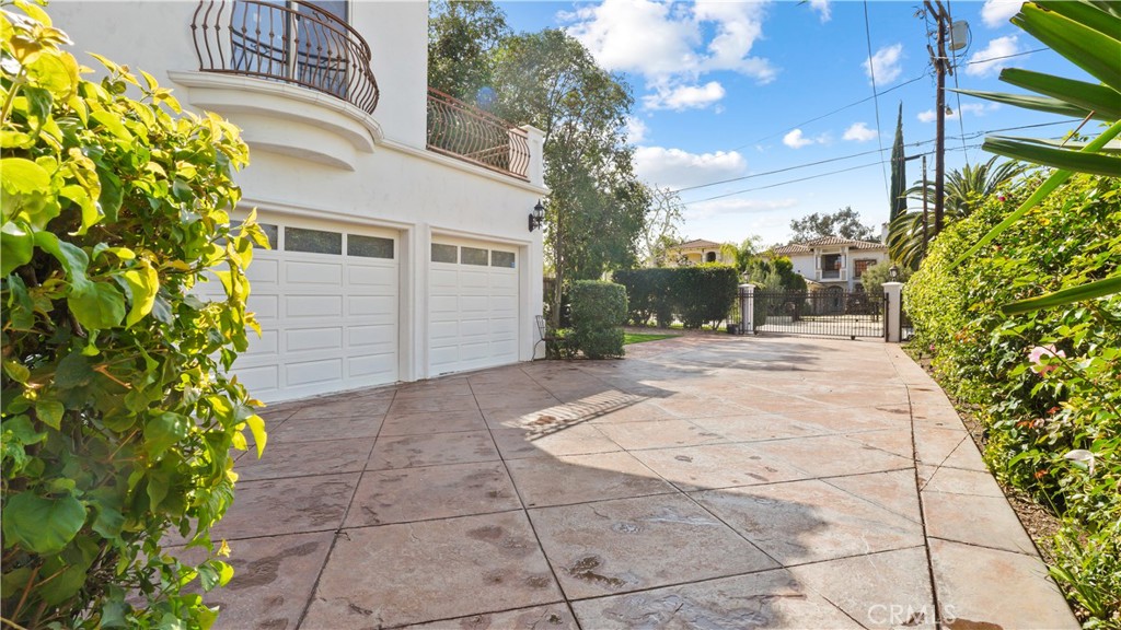 5128 Avenida Hacienda