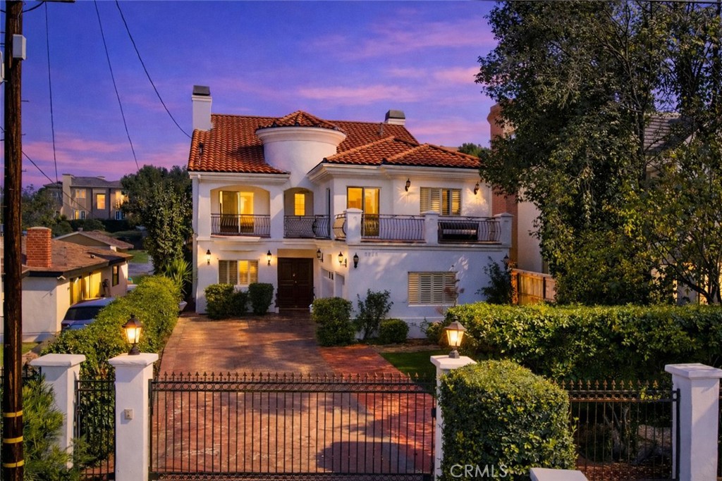 5128 Avenida Hacienda