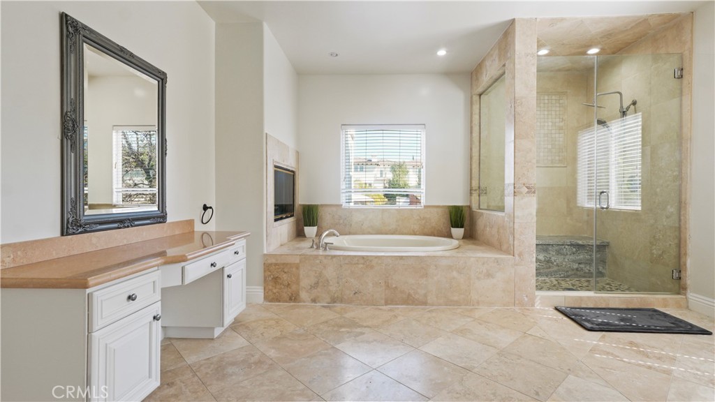 5128 Avenida Hacienda