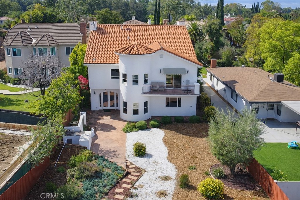 5128 Avenida Hacienda