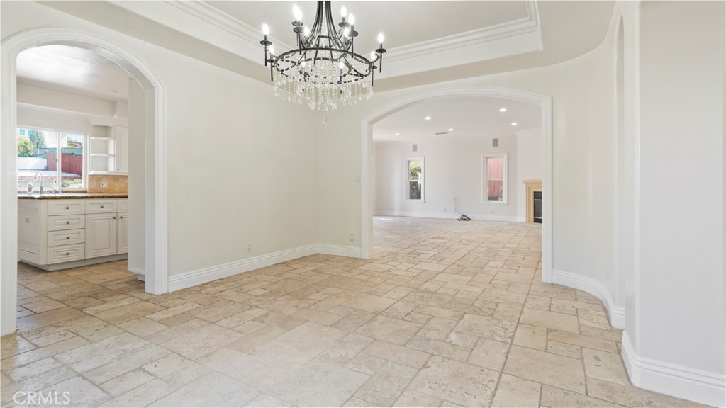 5128 Avenida Hacienda