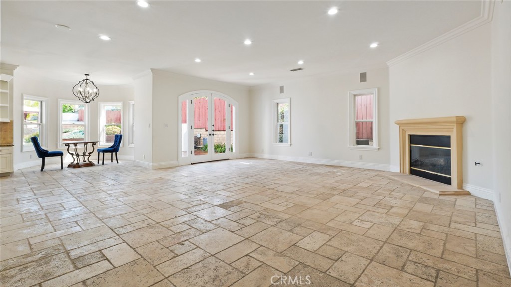 5128 Avenida Hacienda