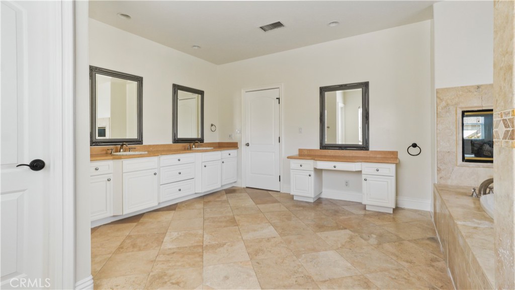 5128 Avenida Hacienda