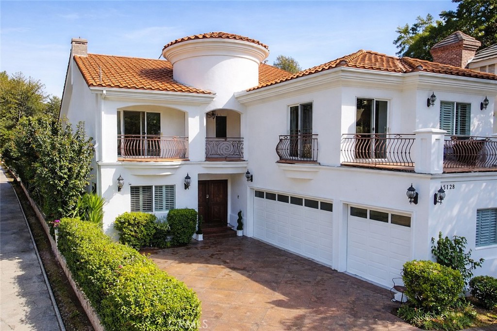 5128 Avenida Hacienda