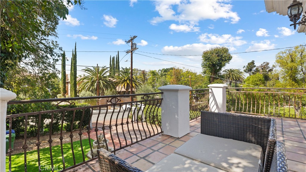 5128 Avenida Hacienda