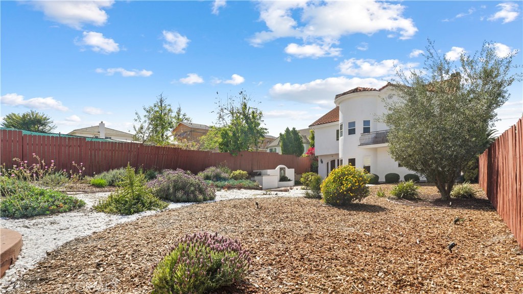 5128 Avenida Hacienda