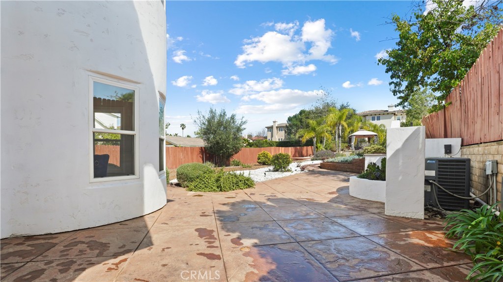 5128 Avenida Hacienda