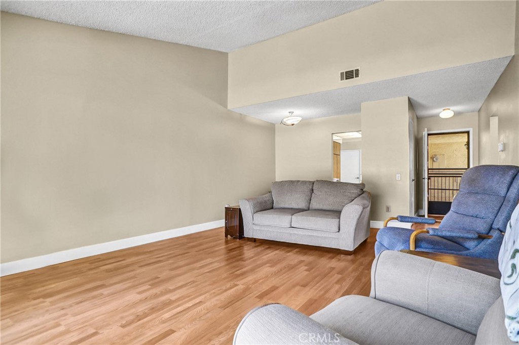 25124 Village 25
