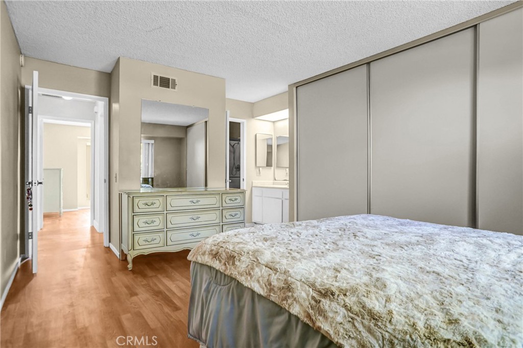 25124 Village 25