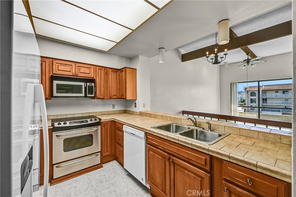 4513 Cove Drive 17