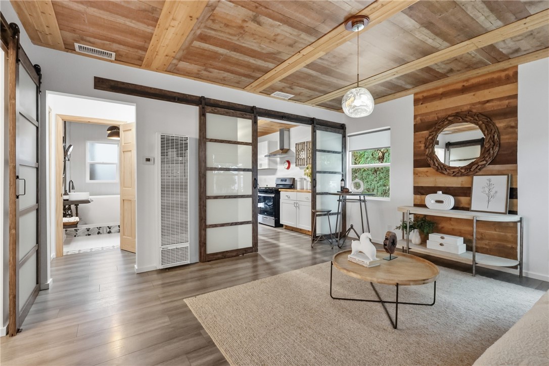 261 N Oak