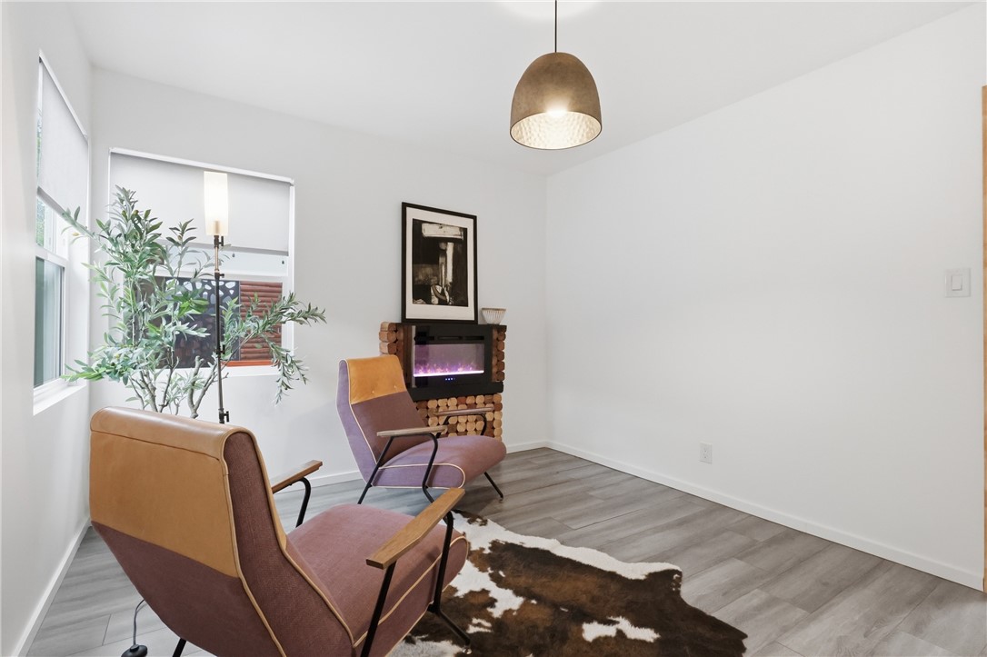 261 N Oak