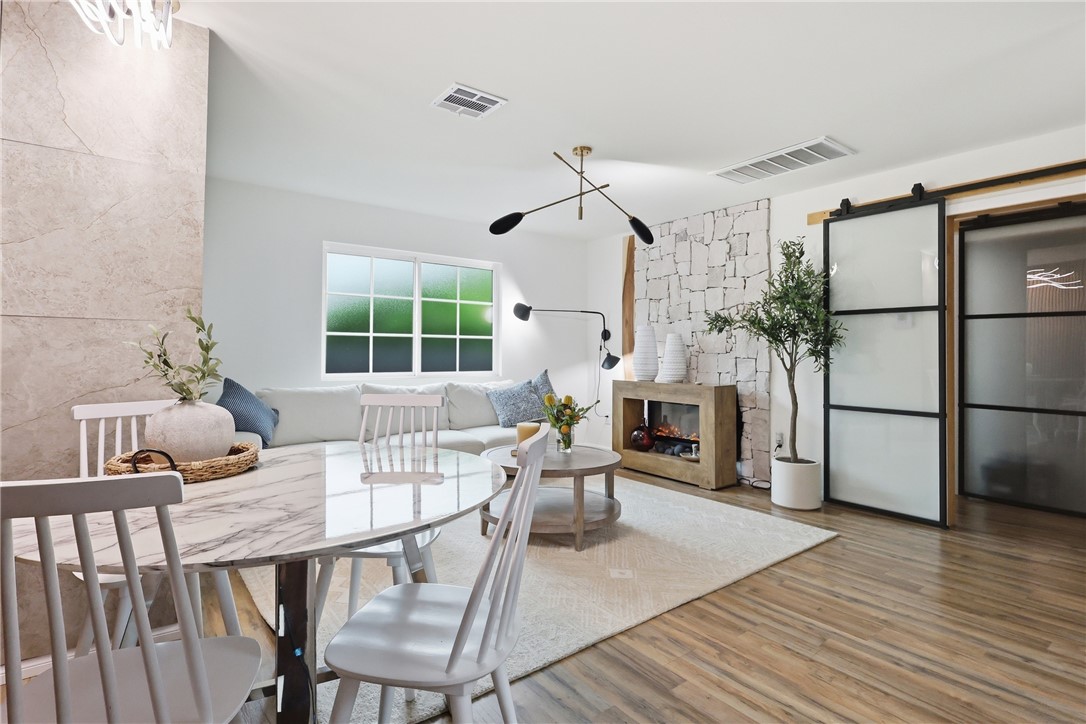 261 N Oak