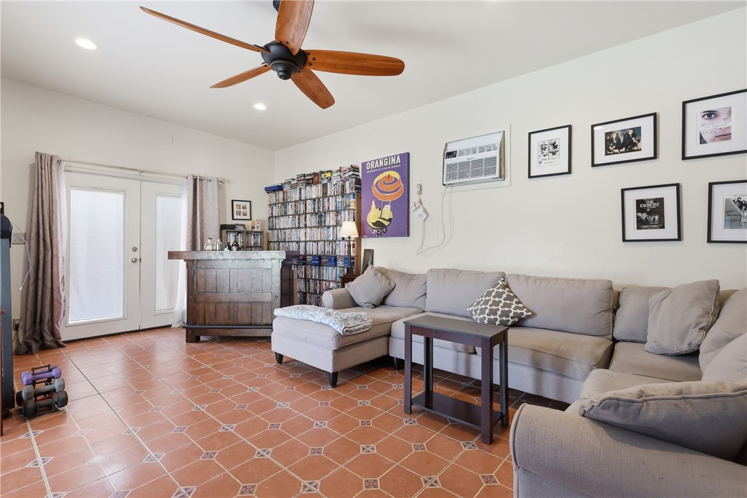 526 N Handy