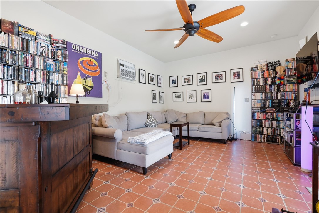 526 N Handy