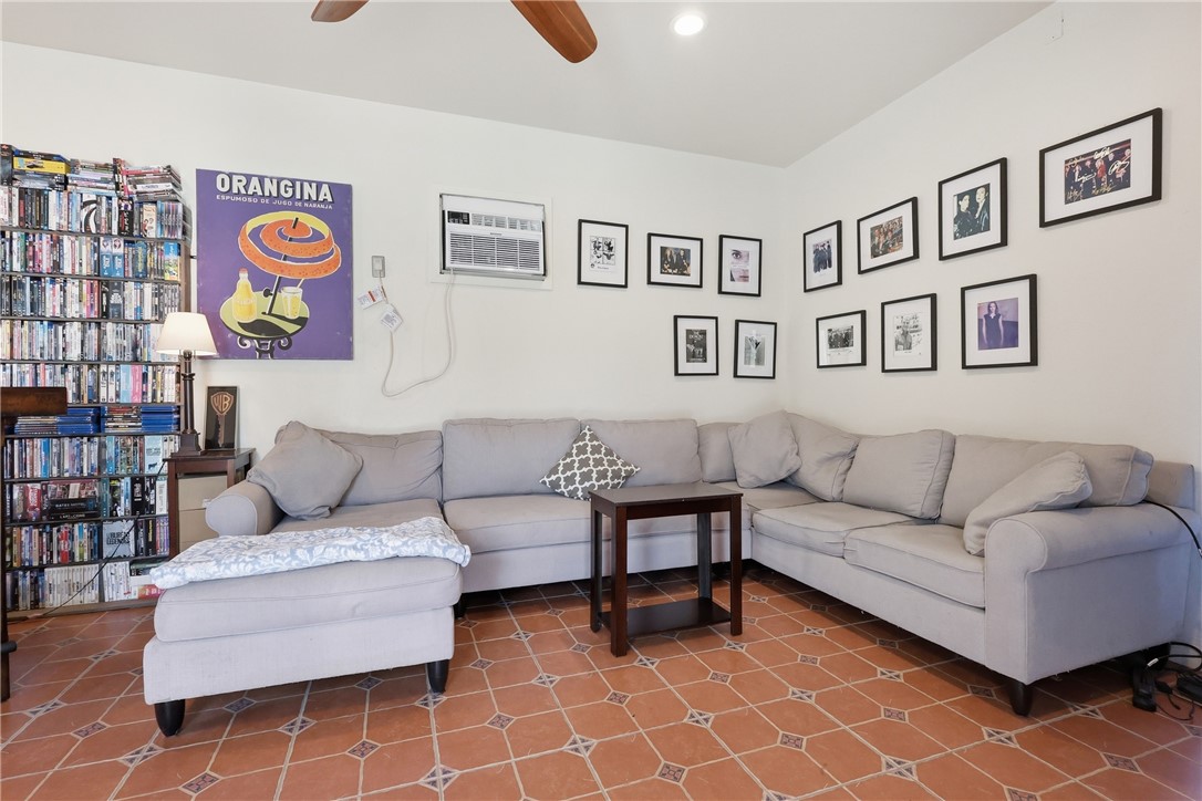 526 N Handy