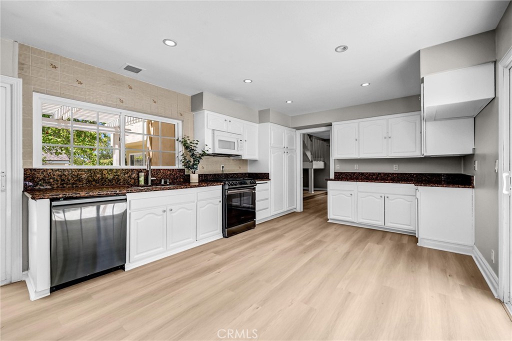 4 Hickory Tree Lane