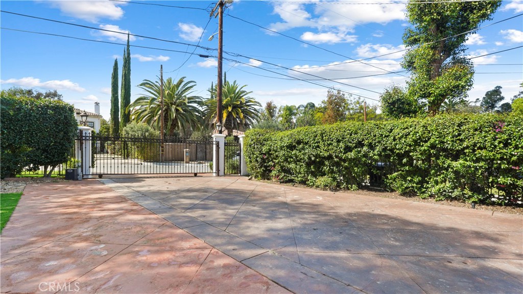5128 Avenida Hacienda