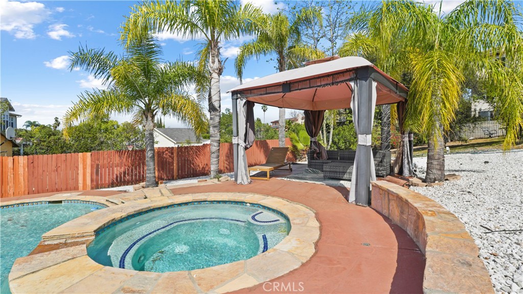 5128 Avenida Hacienda