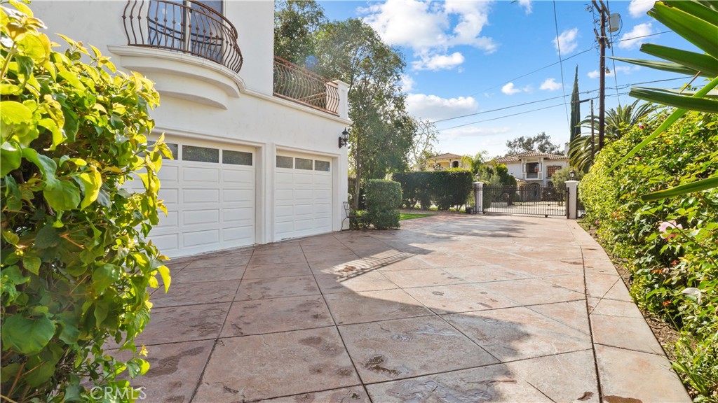 5128 Avenida Hacienda