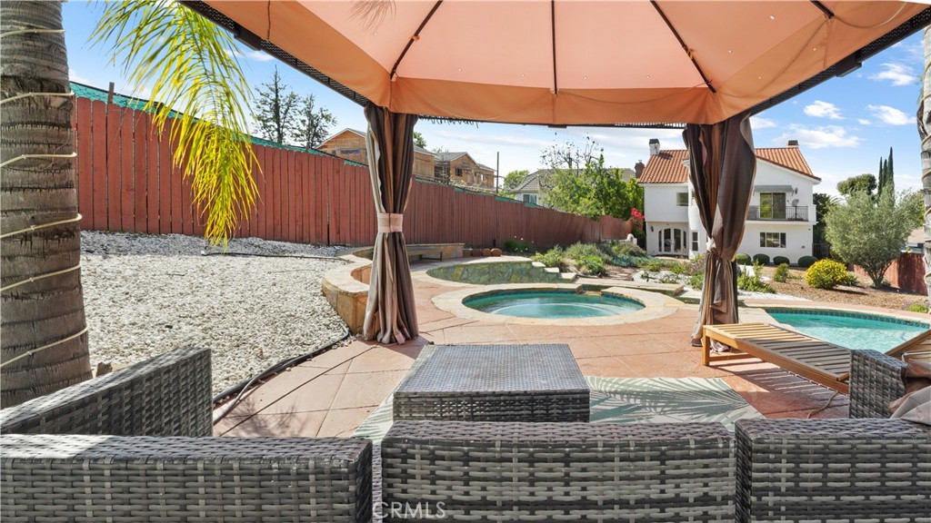 5128 Avenida Hacienda