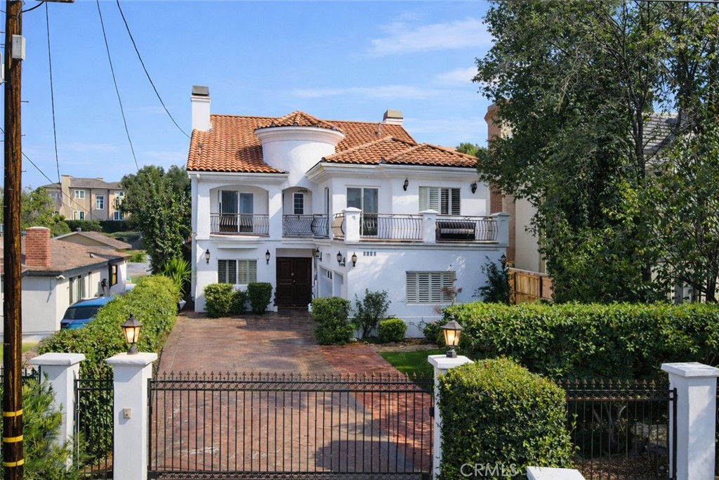 5128 Avenida Hacienda