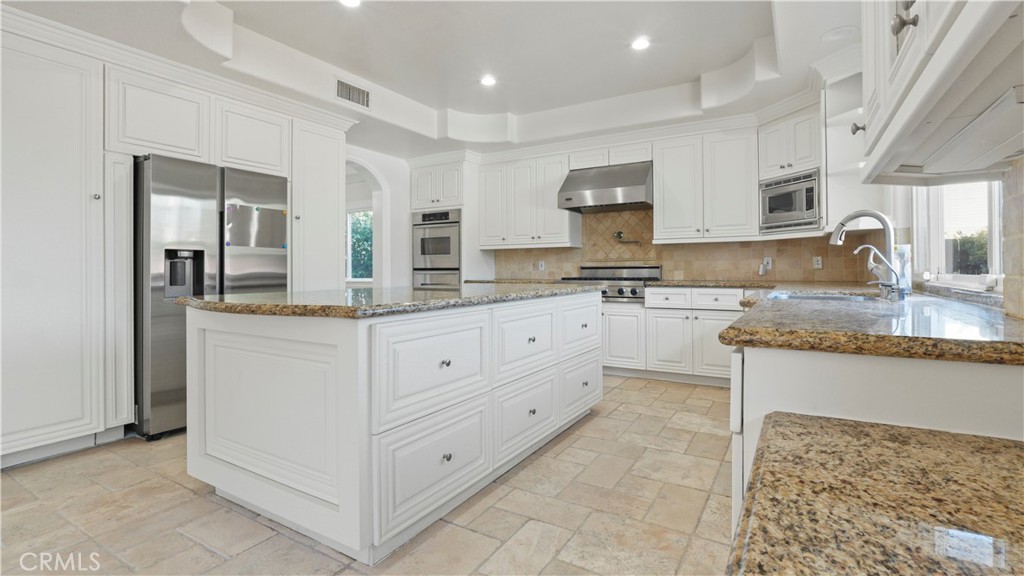 5128 Avenida Hacienda