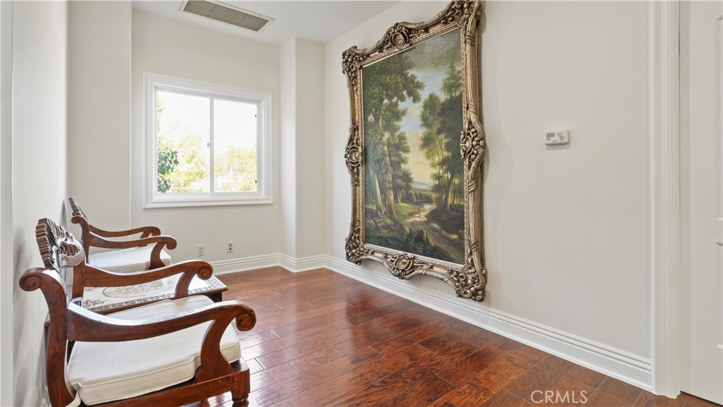 5128 Avenida Hacienda
