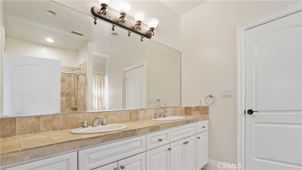 5128 Avenida Hacienda