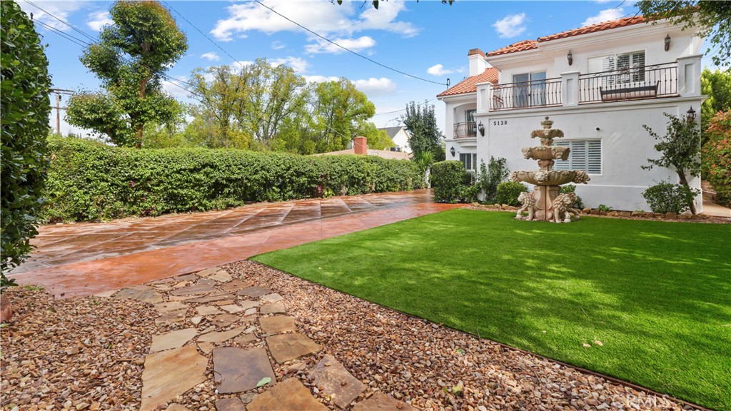 5128 Avenida Hacienda