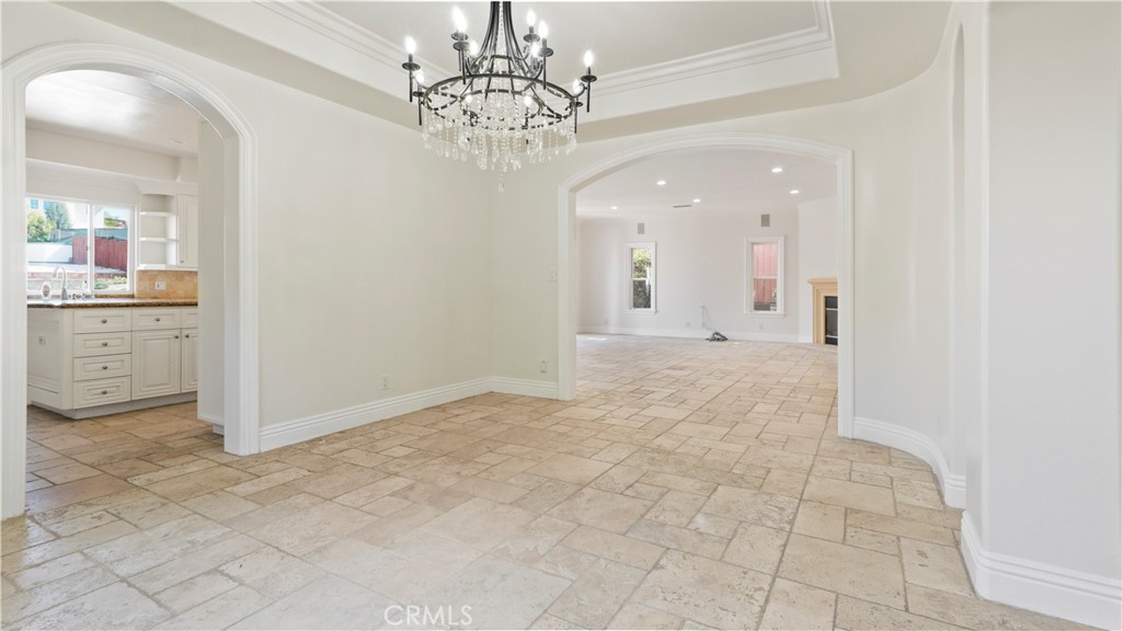 5128 Avenida Hacienda