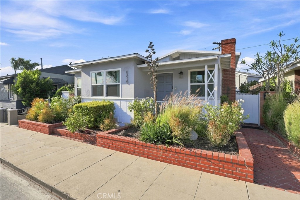 5829 E 2nd