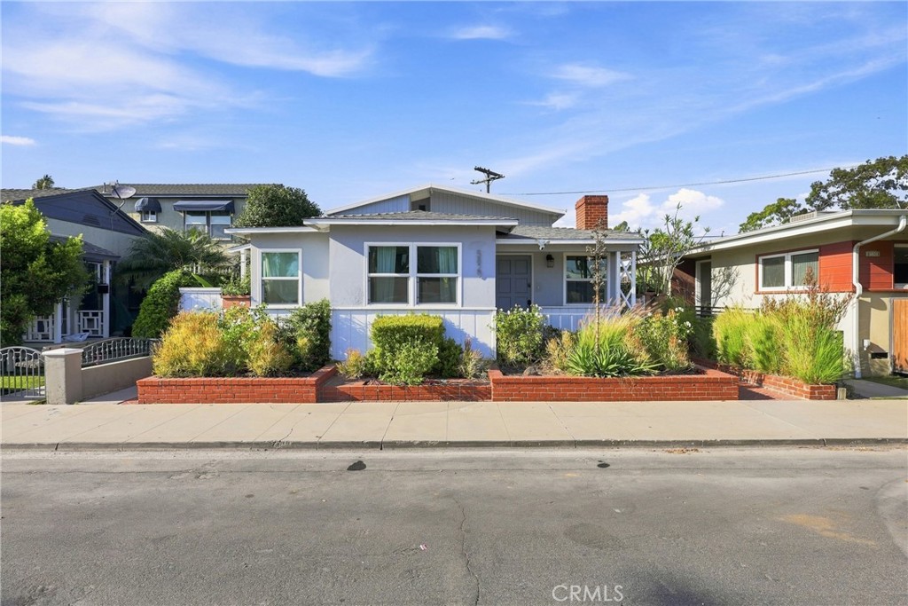 5829 E 2nd