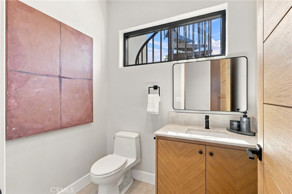 2103 Ola Vista