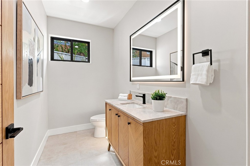 2103 Ola Vista