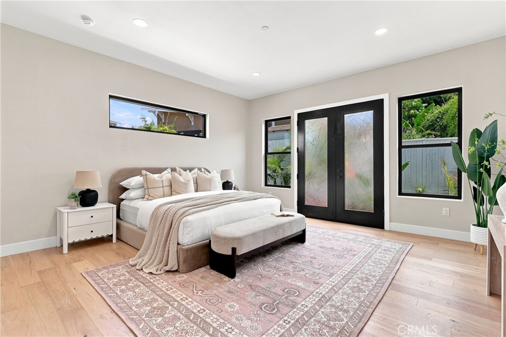 2103 Ola Vista