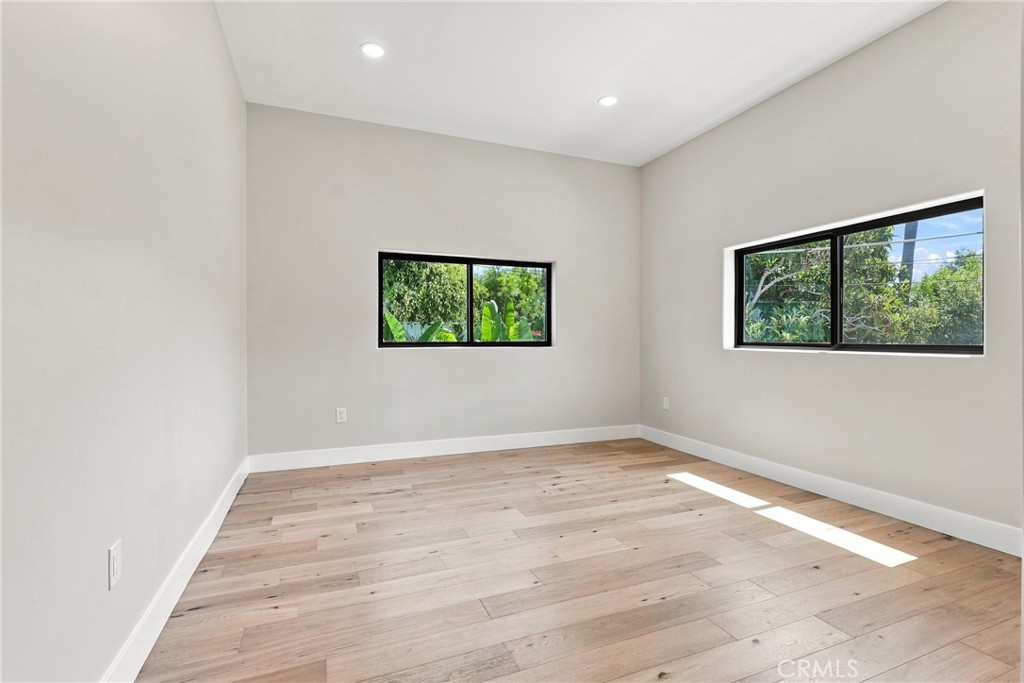 2103 Ola Vista