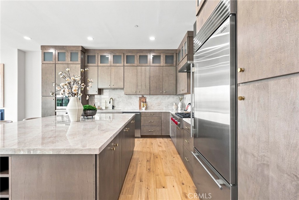 2103 Ola Vista