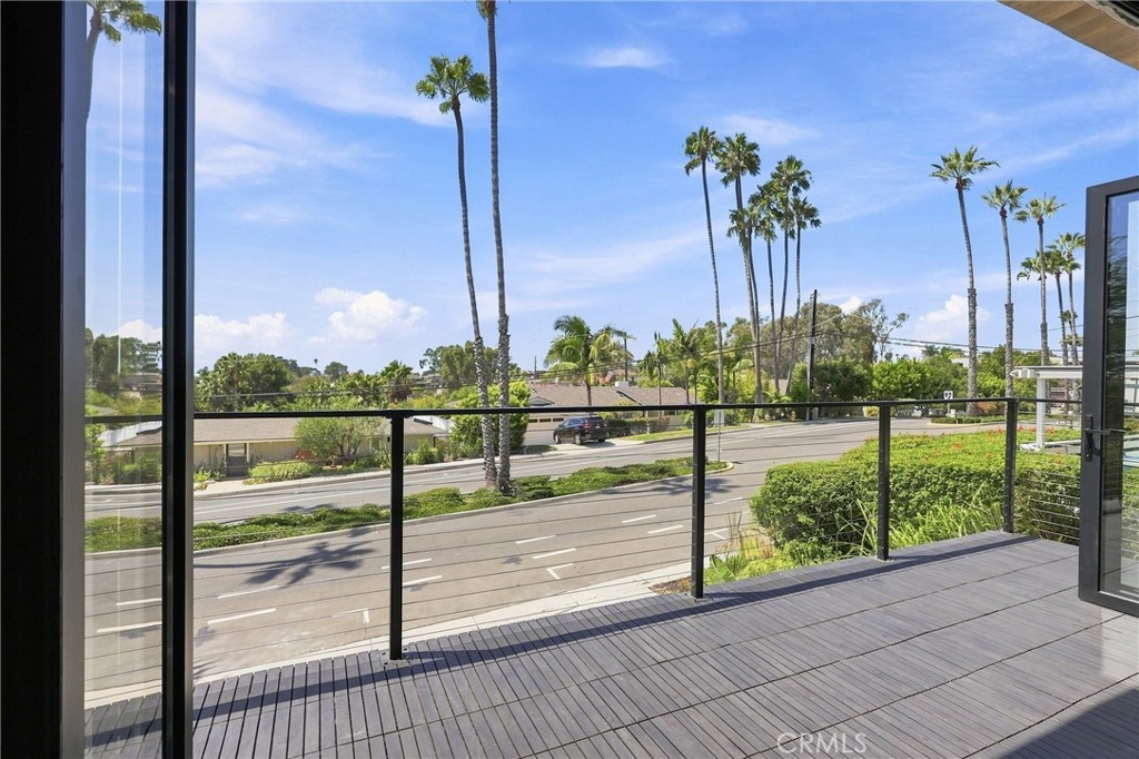 2103 Ola Vista