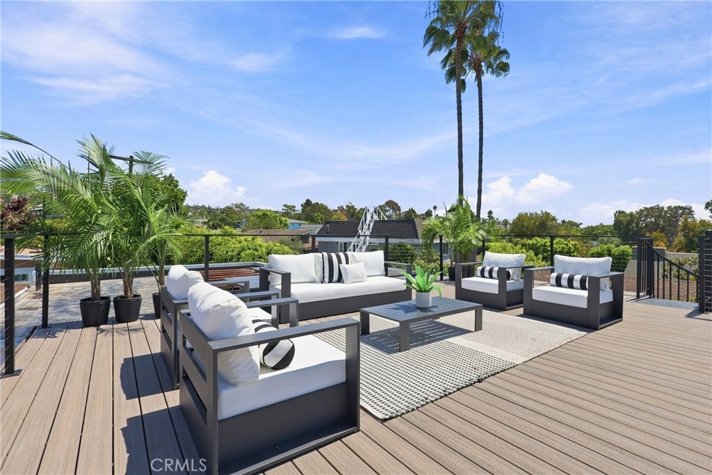 2103 Ola Vista