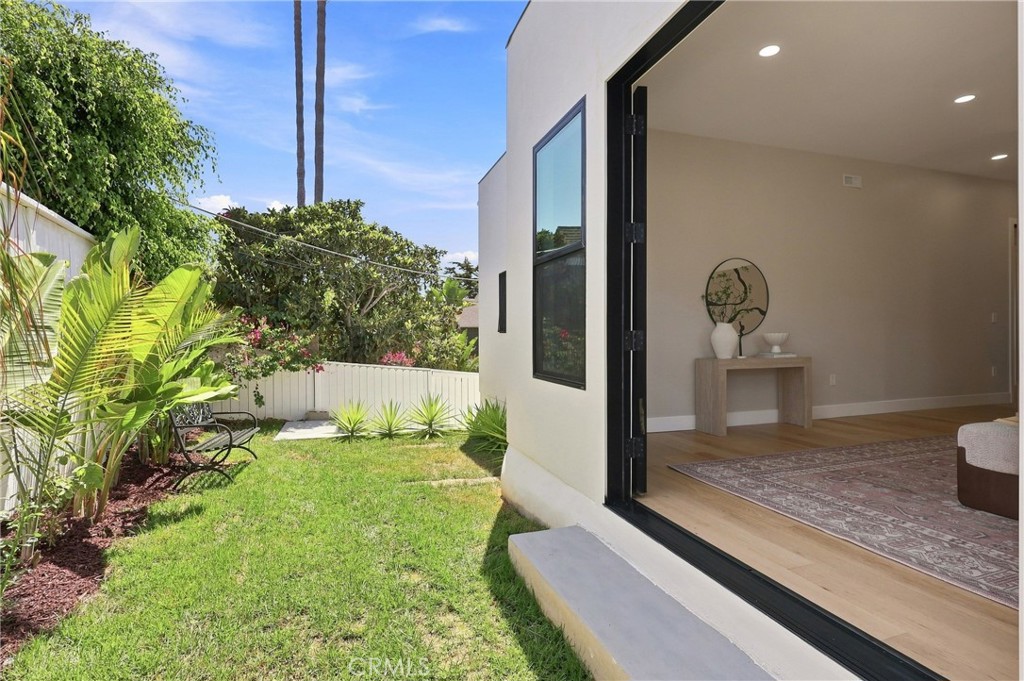 2103 Ola Vista