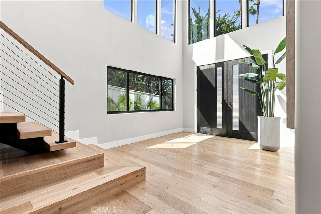 2103 Ola Vista