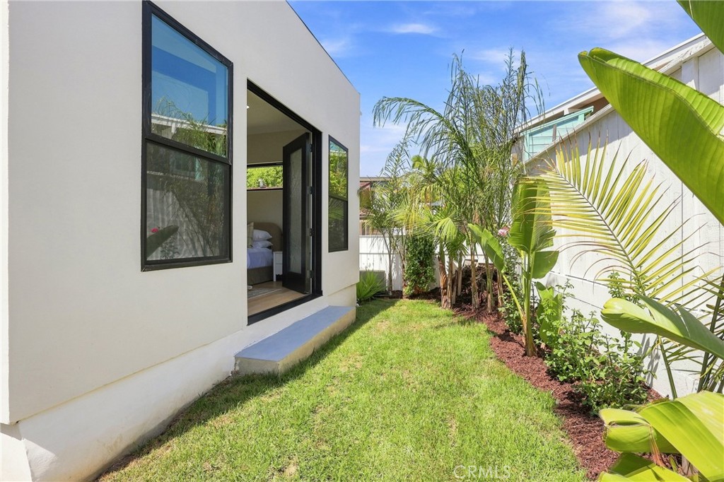 2103 Ola Vista