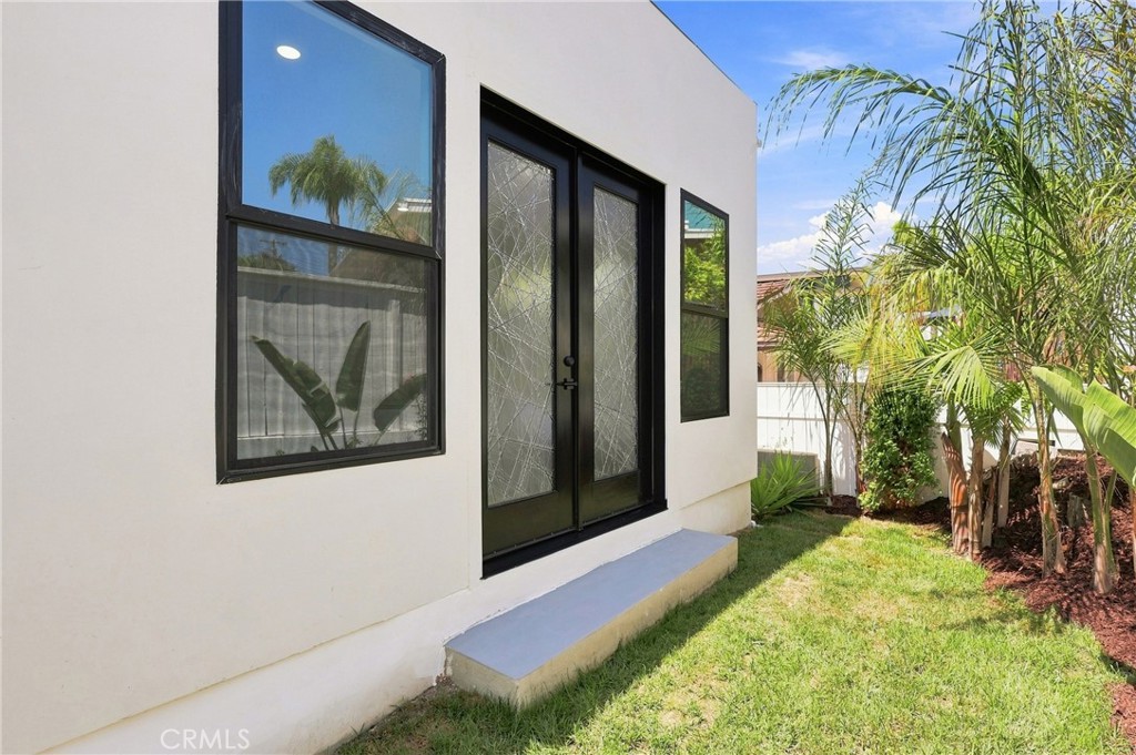 2103 Ola Vista