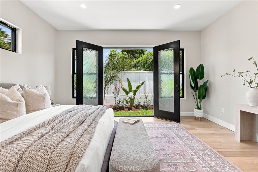 2103 Ola Vista
