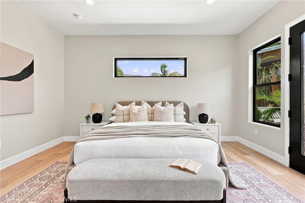 2103 Ola Vista
