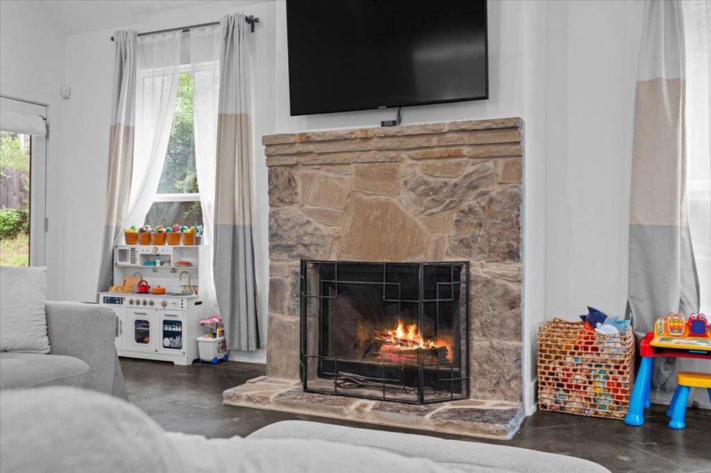10304 Twin Lake CIR