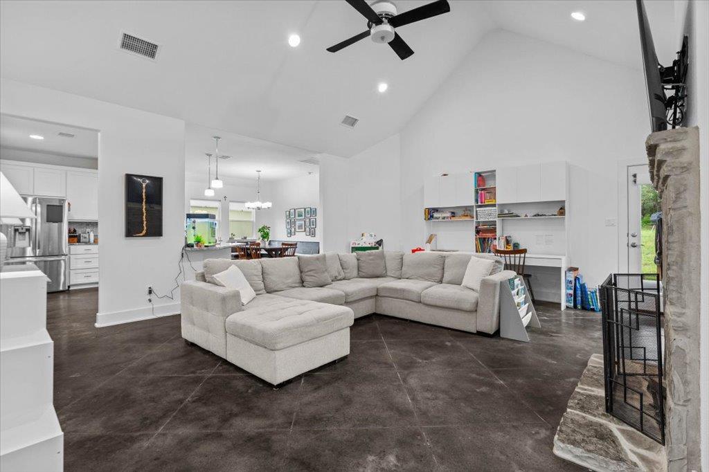 10304 Twin Lake CIR