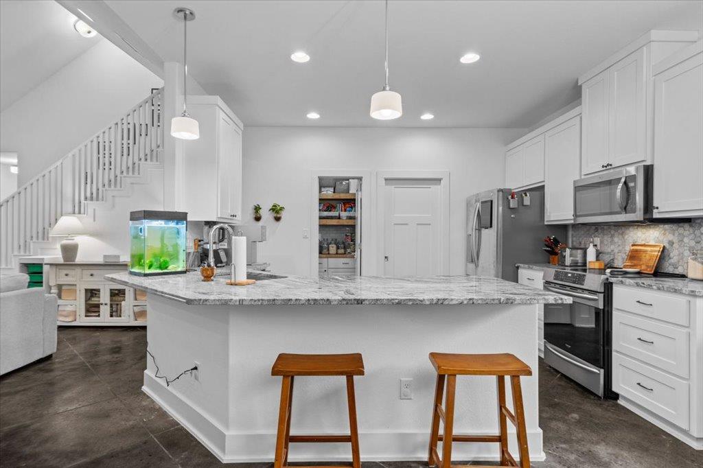 10304 Twin Lake CIR